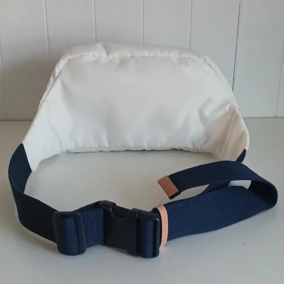 Tory Burch White Belt Bag. - Picture 4 of 9